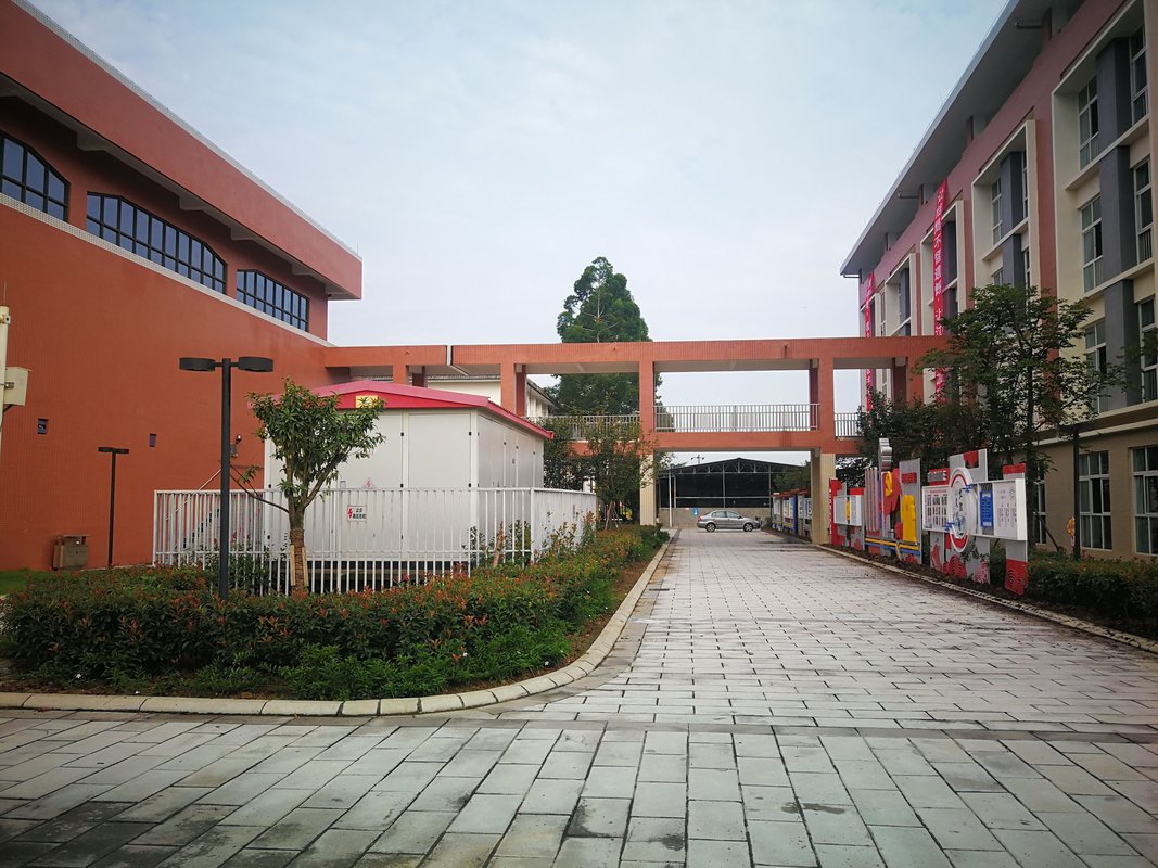 成都市龙泉驿区同安中学校