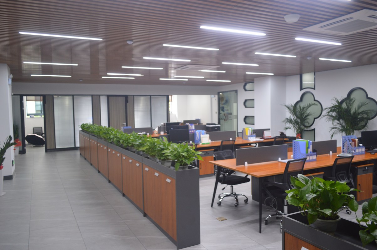 宽敞明亮,国风装潢,古色古香,环境远优于全长沙90%的公司,团队小伙伴