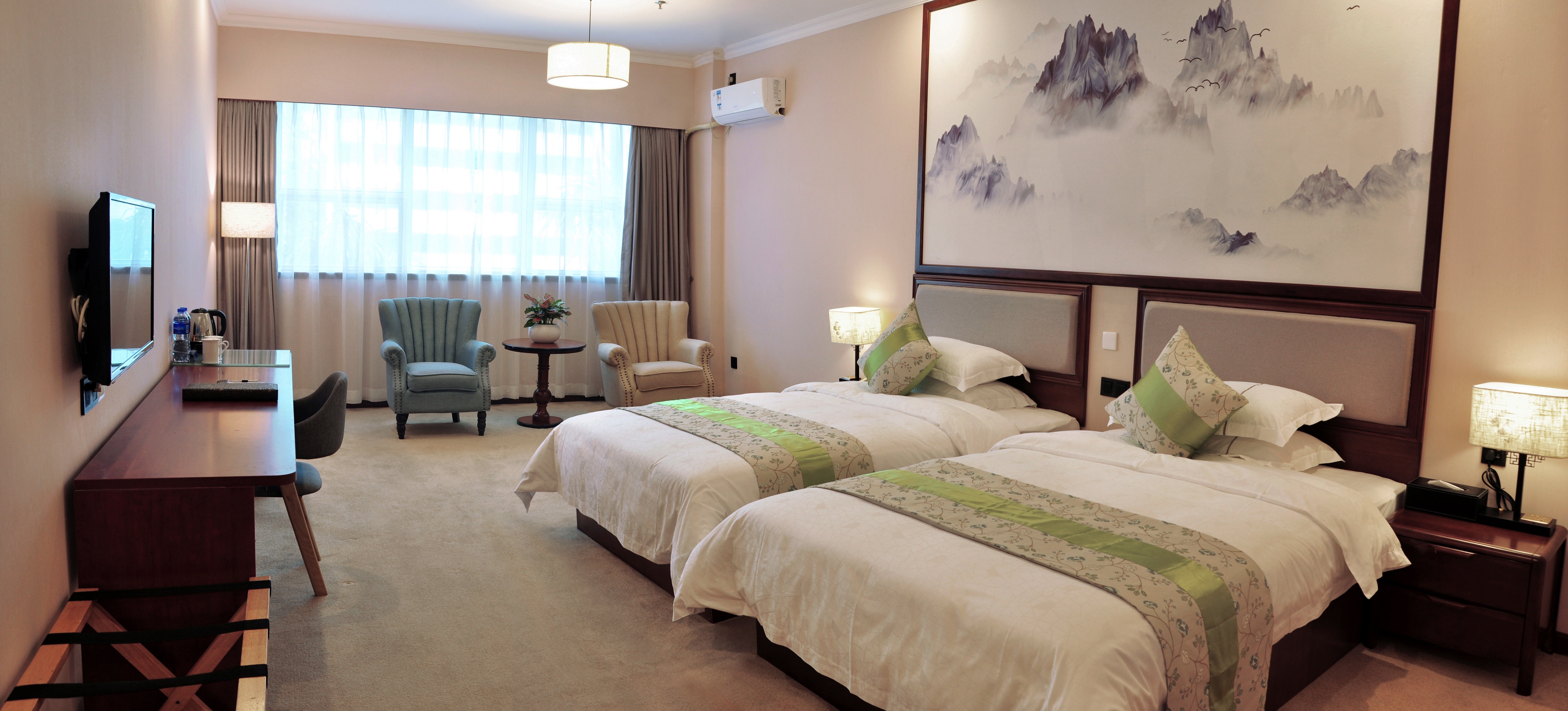 珠海凯迪克酒店位于繁华的吉大cbd商务区,从酒店车行五分钟即可到达