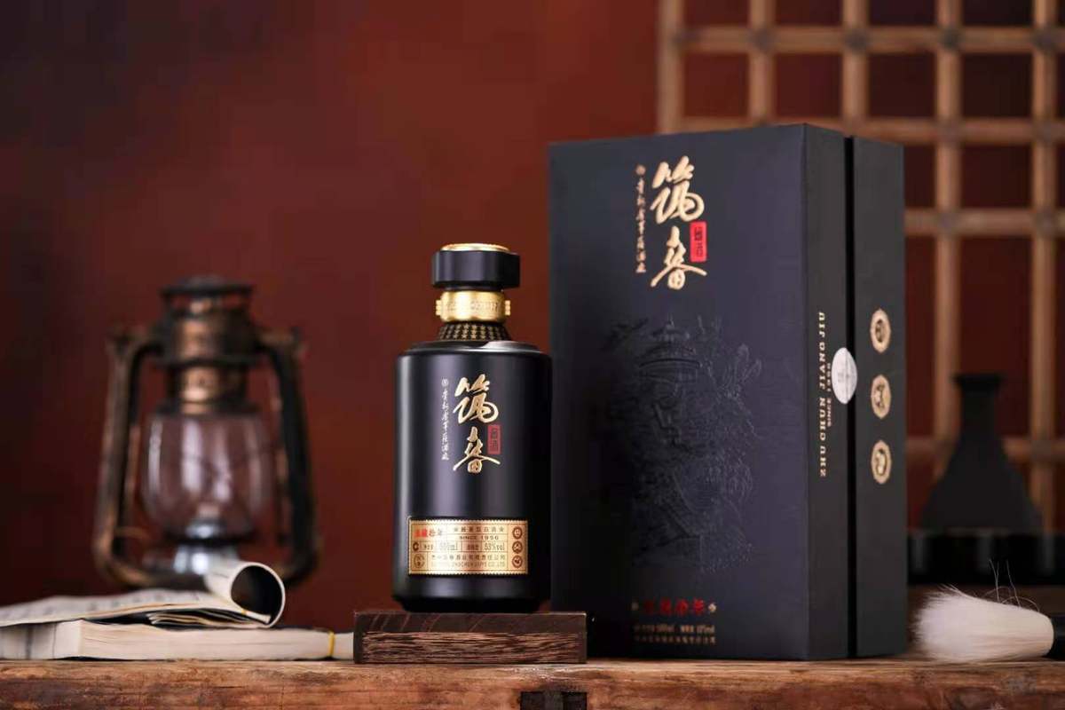 贵州筑春酒厂是茅台镇第二家生产酱香白酒的国有企业,以"国企担当