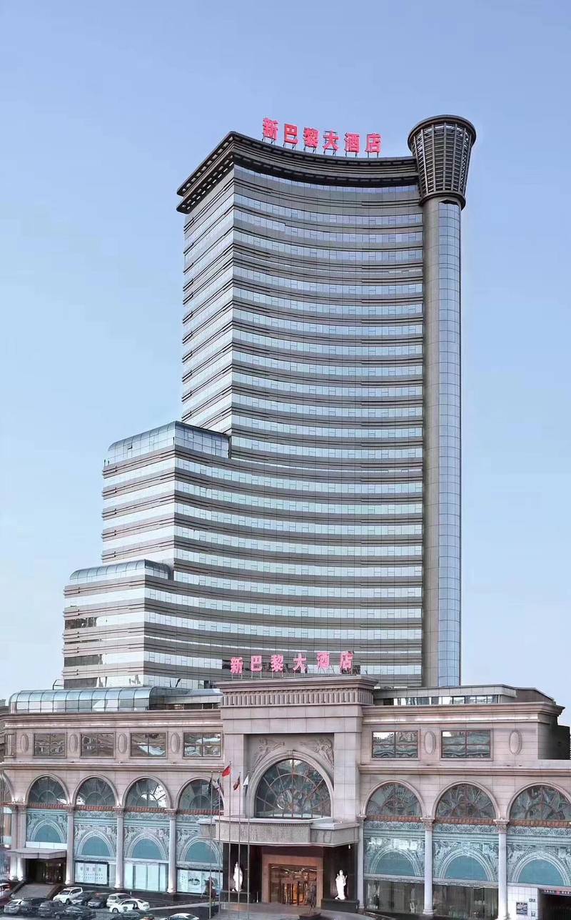 酒店位于中山路177号,地理位置极为优越,毗邻黑龙江省政府,市民大厦