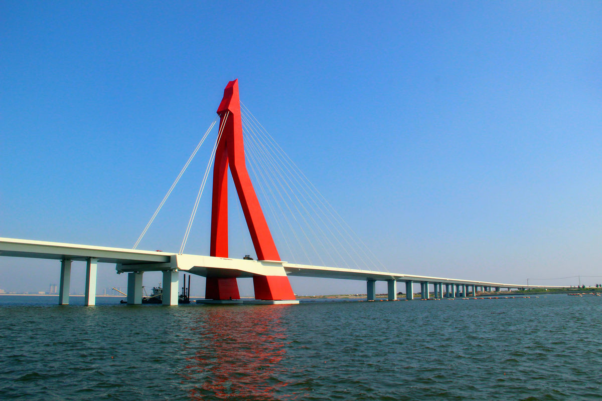 桥梁项目覆盖了长江,黄河,松花江,海河,辽河,珠江六大水系,创造了行业